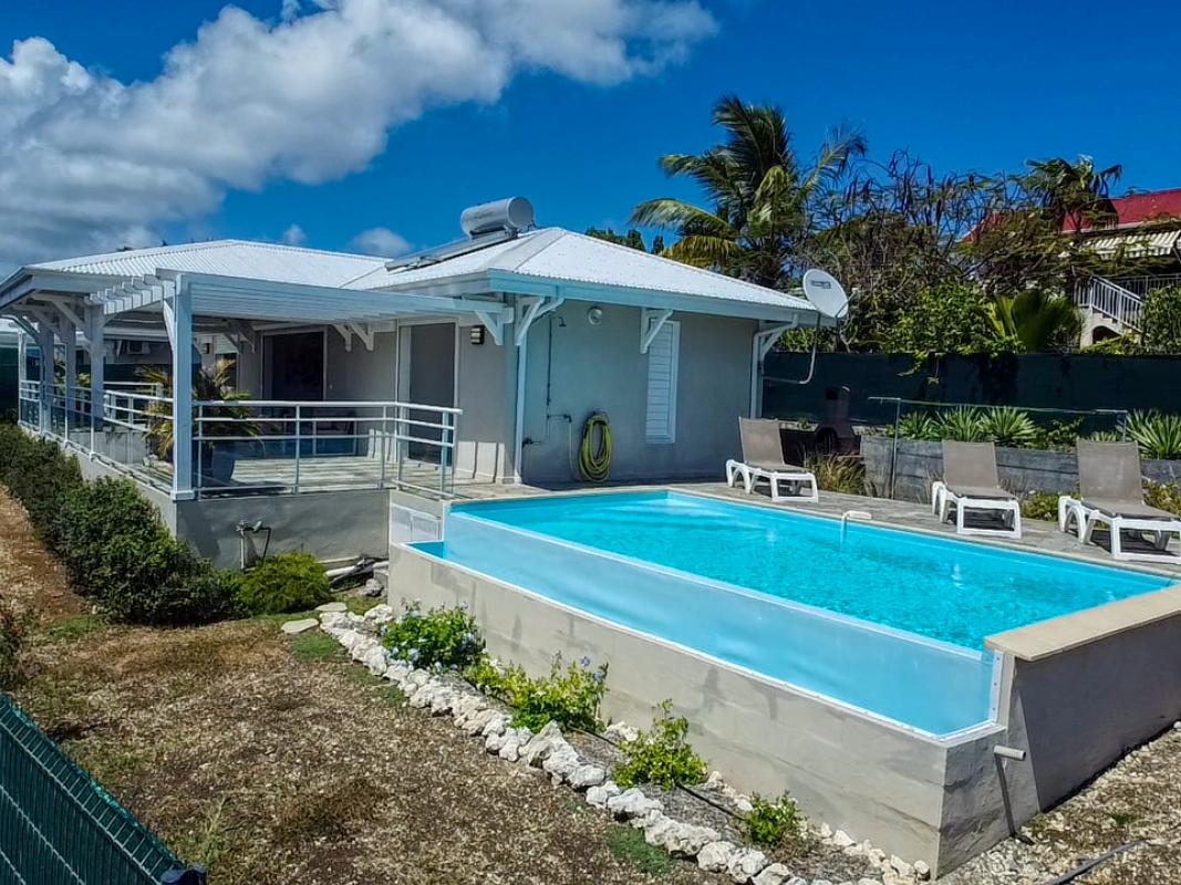 Location villa Topaze 2 chambres 4 personnes vue sur mer piscine à St François en Guadeloupe - vue ensemble ...